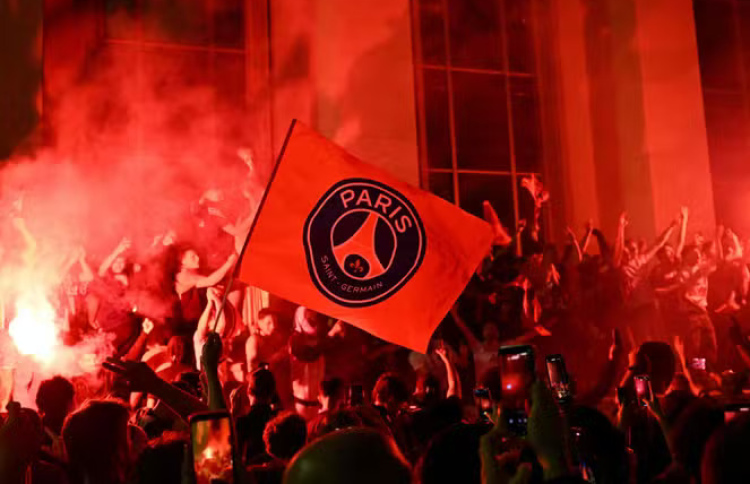 ޕީއެސްޖީގެ ޕެރޭޑްގައި ދެ މީހަކު މަރުވެ ހިމޭންކަން