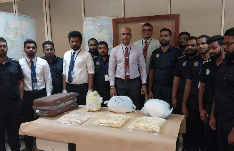 ލަންކާ އެއާޕޯޓުން ރެކޯޑް އަދަދެއްގެ ކޮކެއިން