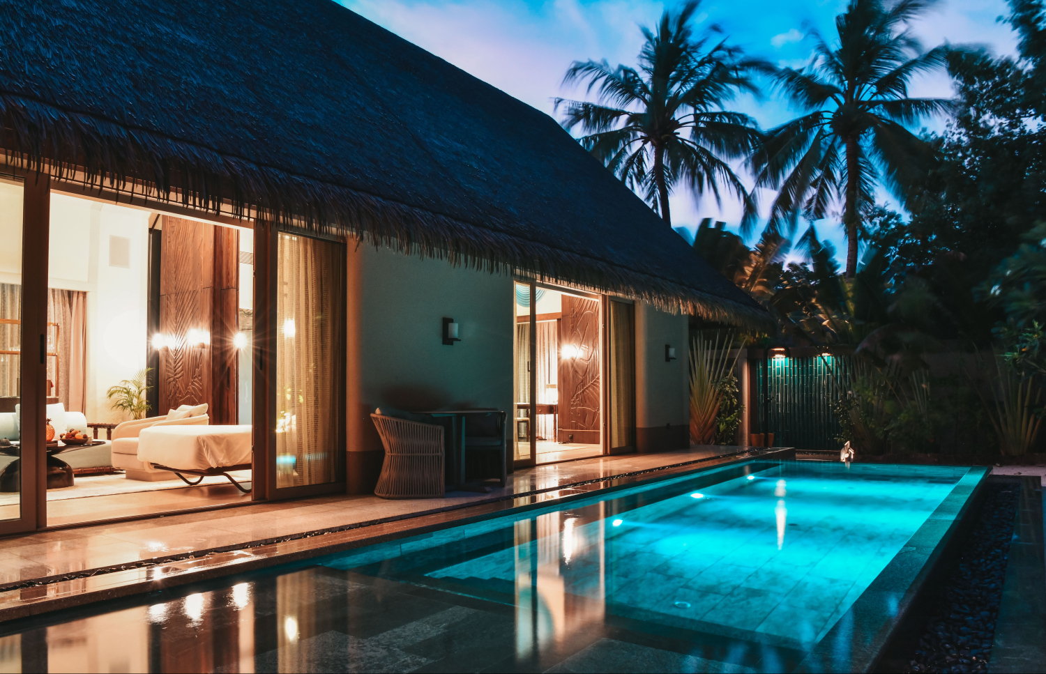 ޖޯލި މޯލްޑިވްސް ރިސޯޓުގެ ވިލާއެއްގެ ފޫލް އޭރިއާ -- ފޮޓޯ: ފަޔާޒް މޫސާ / މިހާރު