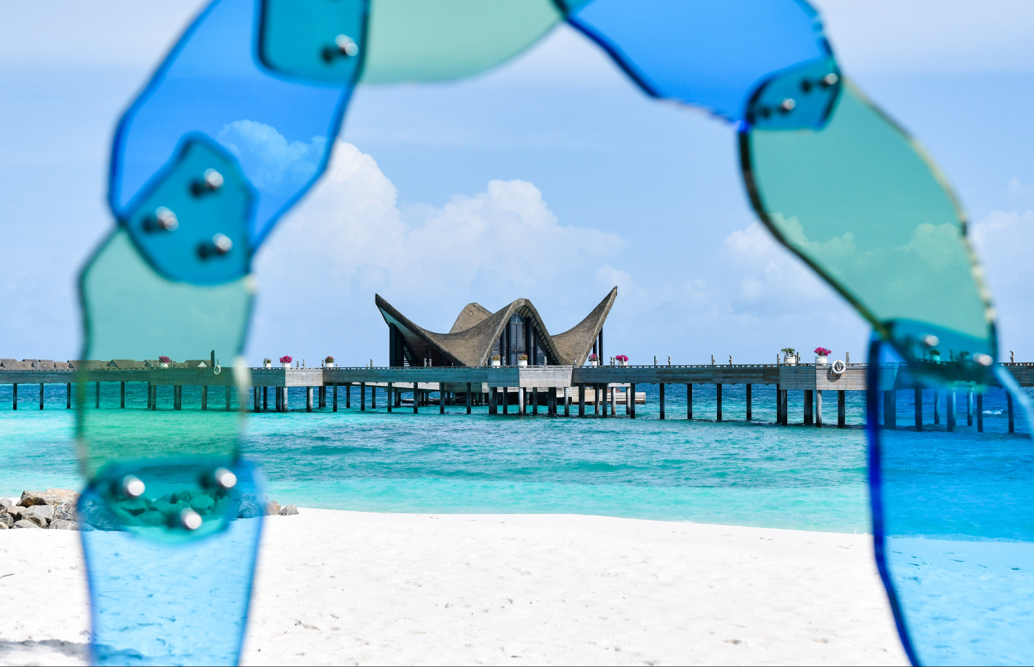 ޖޯލި މޯލްޑިވްސް. އެ ރިސޯޓުގެ ޖެޓީ ސަރަހައްދު. އެ ރިސޯޓަށް އަންނަ ޓޫރިސްޓުންގެ 30 ޕަސެންޓަކީ ރިޕީޓު ޓޫރިސްޓުން -- ފޮޓޯ: ފަޔާޒް މޫސާ / މިހާރު