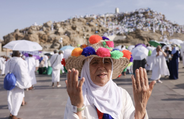 ފަލަސްތީނަށް ނަސްރު ދެއްވުން އެދި އަރަފާތުގައި ދުއާއެއް