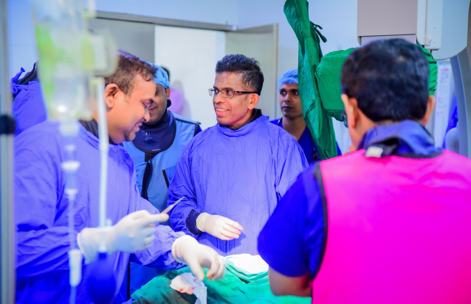 ހިތުގެ ބަލީގެ ތަޖުރިބާކާރު ޑޮކްޓަރު، ޑރ. ގޯޓާބަޔާ.