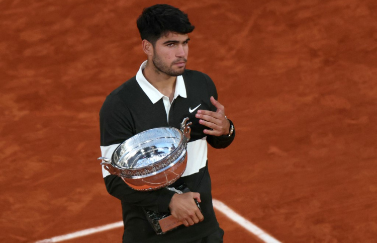 ތާރީހީ ފައިނަލެއް، އަލްކަރާޒް ފްރެންޗް އޯޕަން ހޯދައިފި