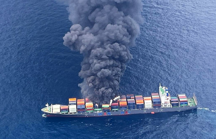 އިންޑިއާ ކައިރިން ކާގޯ ބޯޓެއްގައި ރޯވެ އަނދަނީ