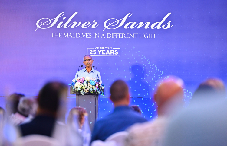 ސިލްވާ ސޭންޑްސް: 25 އަހަރާ އެކު އެންމެ އުހަށް!