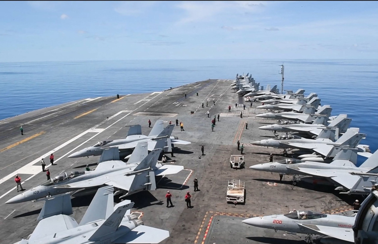 އެމެރިކާ ސިފައިންގެ ހެލިކޮޕްޓަރަކާއި ޖެޓެއް ވެއްޓިއްޖެ