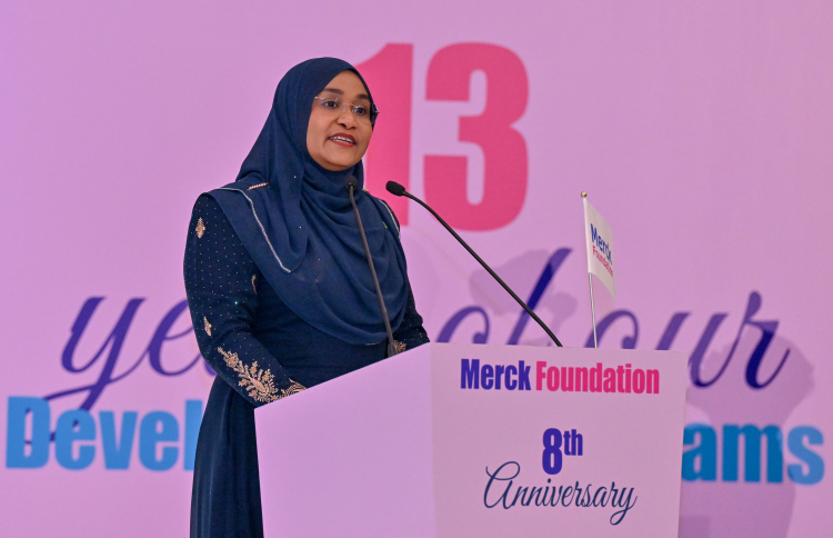 ދަރިމައިވުމުގެ ފަރުވާގެ ސްކޮލާޝިޕްތަކެއް ޑޮކްޓަރުންނަށް