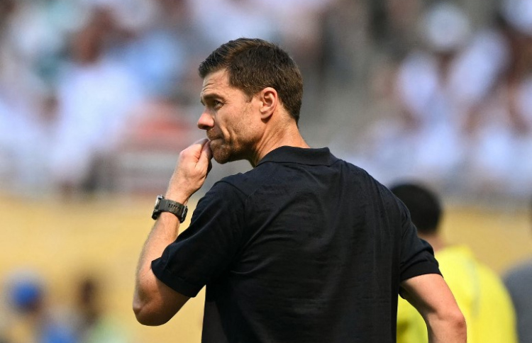 އަލޮންސޯ މާޔޫސެއް ނުވޭ، އޭނާ ހުރީ އުއްމީދުގައި