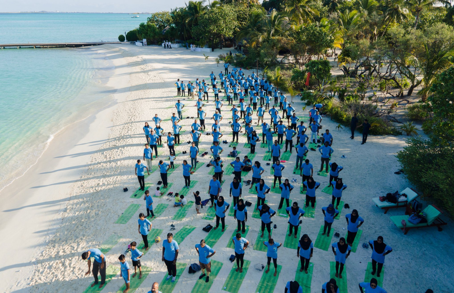 ތާޖު ރިސޯޓުގައި މިއަދު ޔޯގާ ހަރަކާތް ބާއްވަނީ.---ފޮޓޯ: އިންޑިއަން ހައި ކޮމިޝަން