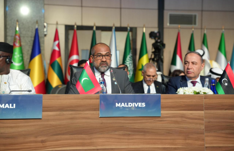 މެދުއިރުމަތީގައި ތިބި ދިވެހިންގެ ހާލު އަންނަނީ ބަލަމުން