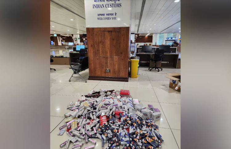 ބޭސްތަކަކާއެކު 2ދިވެހިން ކޮޗިން އެއާޕޯޓުން ހުއްޓުވައިފި