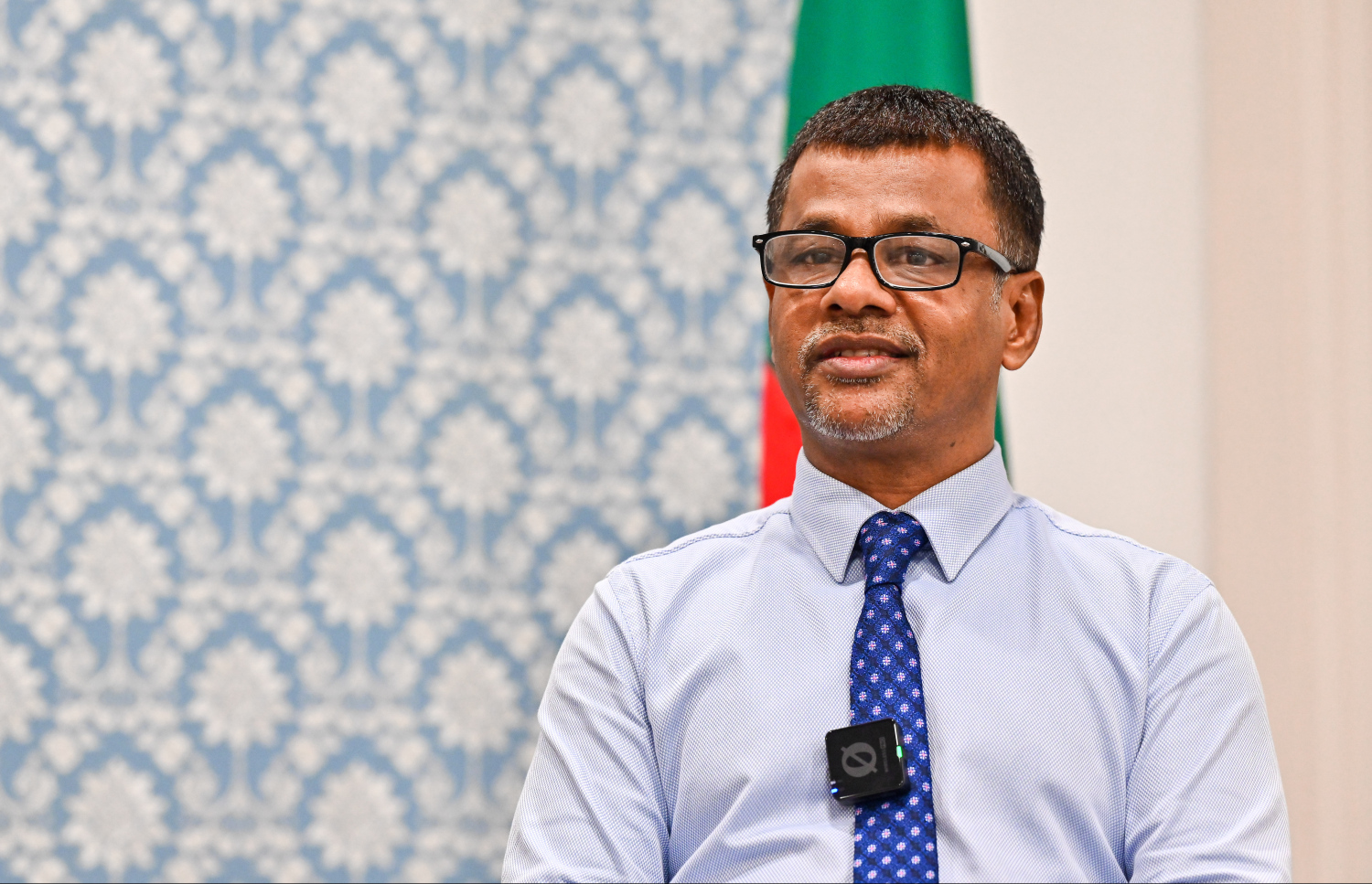 ހެލްތް މިނިސްޓަރު އަބްދުﷲ ނާޒިމް "މިހާރު" އަށް އިންޓަވިއު ދެއްވަނީ.- ފޮޓޯ: މިހާރު