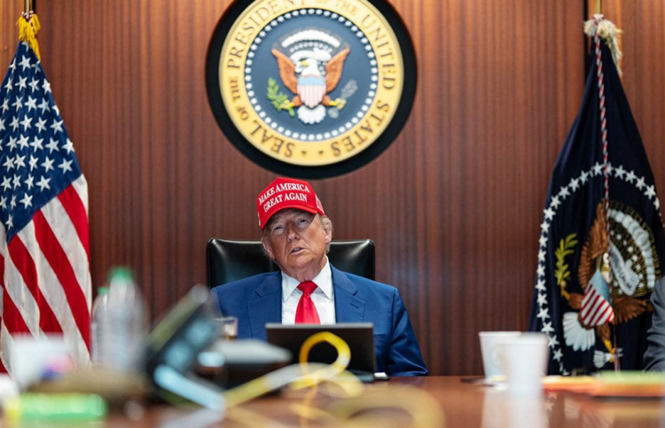 އިރާނުގެ ވެރިކަން ބަދަލުކުރާ ވާހަކަ ޓްރަމްޕް ދައްކައިފި