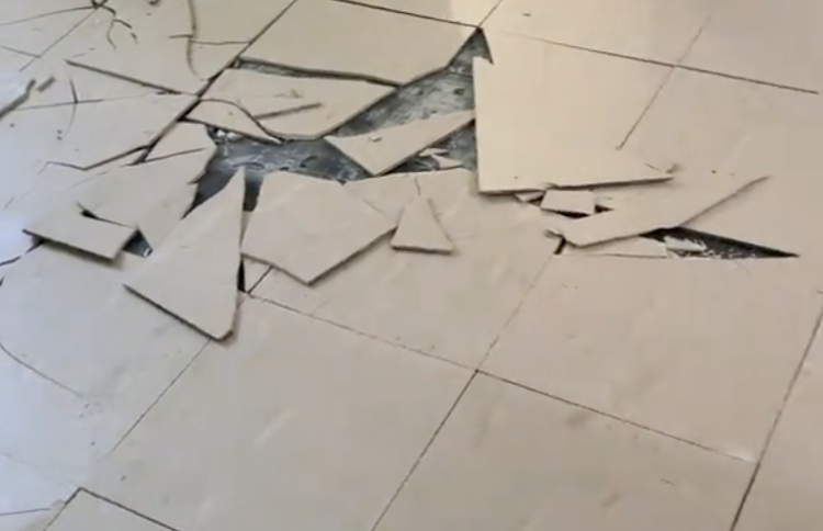 ގޭގެ ތަށިމުށިތައް މައްޗަށް އަރައި ތެޅެނީ ކީއްވެ؟