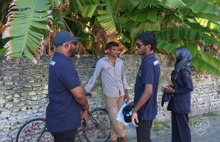 އައްޑޫގައި އުޅޭ ބިދޭސީން "ހަމަ މަގަށް" އަޅުވަނީ