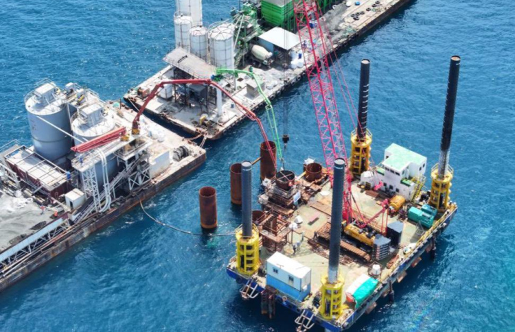 ތިލަމާލެ ބްރިޖްގެ ޕައިލްތައް ޖަހައި ނިންމައިފި