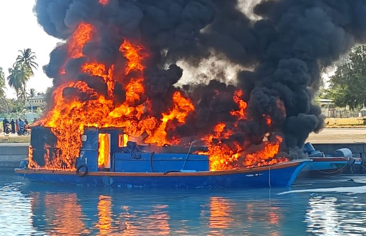 ވިލުފުށިން ފިހުނު، ދޯނީގެ ވެރިމީހާ އައިސީޔޫގައި