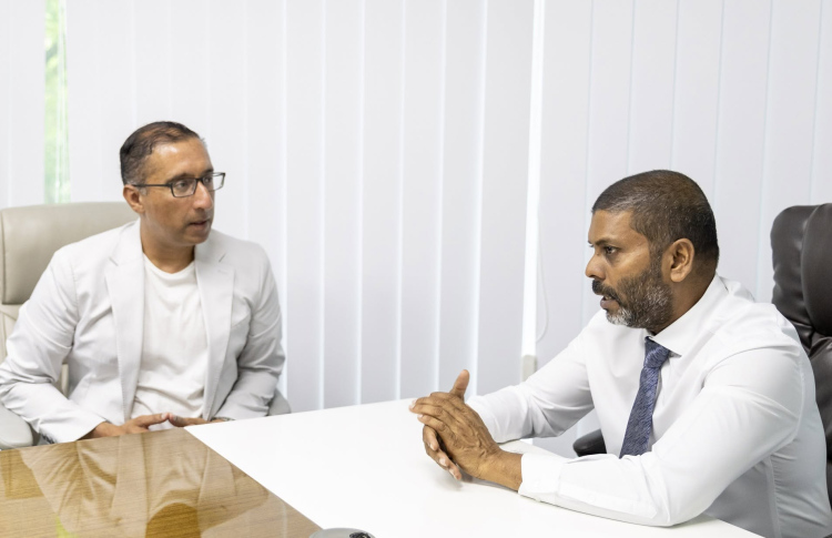 ސްޕޯޓްސް މެޑިސިން؛ އާސެނަލް ޑޮކްޓަރުގެ އެހީ ރާއްޖެއަށް