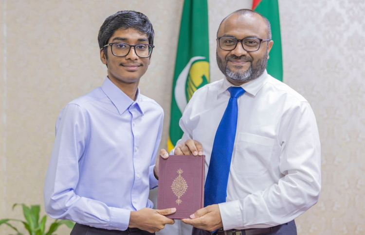 ފޮއްދޫގެ ފުރަތަމަ ހާފިޒަކަށް އިޔާން