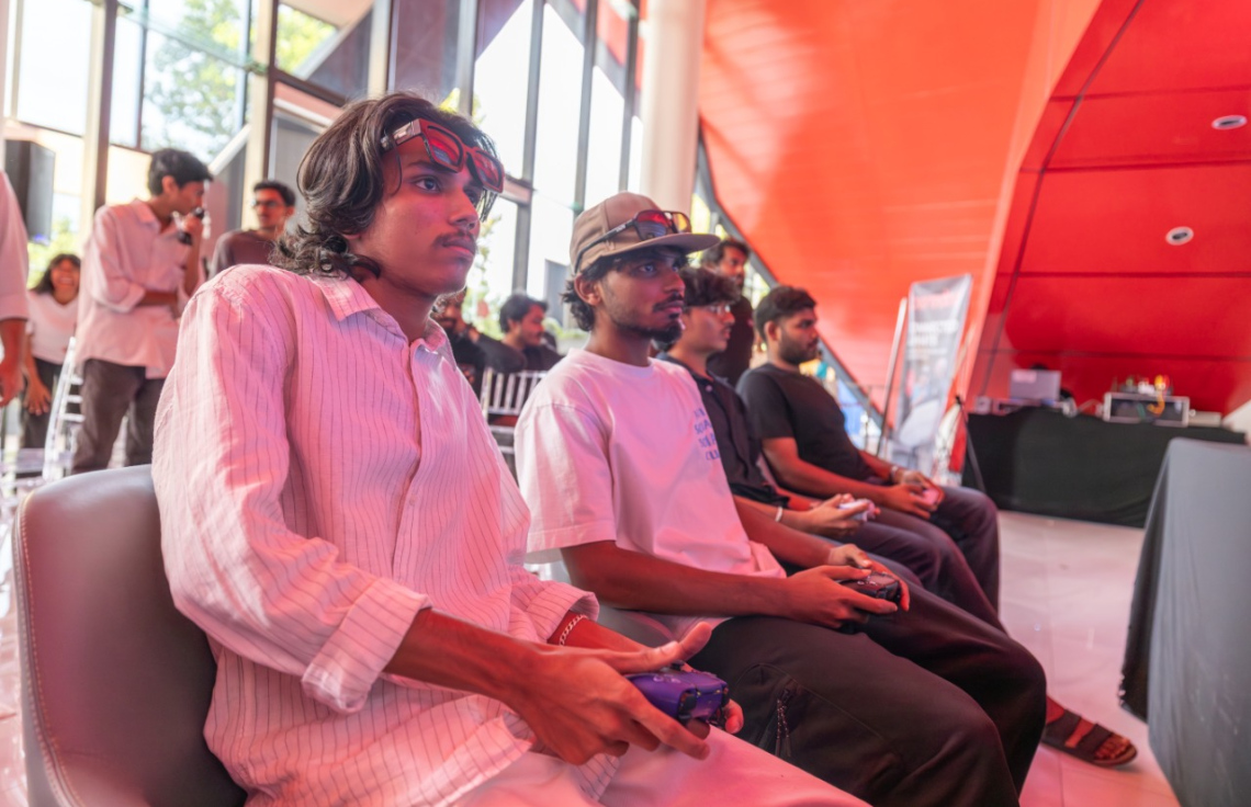 އިންޓަ ކޮލެޖު ޗެމްޕިއަންޝިޕުގައި ބައިވެރިން ގޭމު ކުޅެނީ.