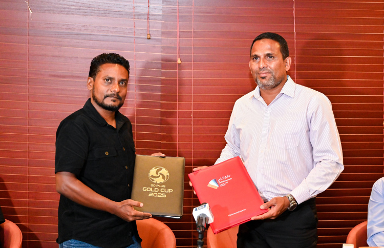 ގޯލްޑް ކަޕްގެ ލާމް ކޮލިފައިން ބާއްވަން ސޮއިކޮށްފި