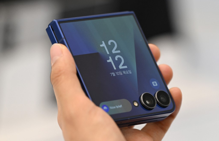 ސެމްސަންގް ފަތްޖެހޭ ފޯނު ކުރިއަށްވުރެ މާ ތުނިކޮށް