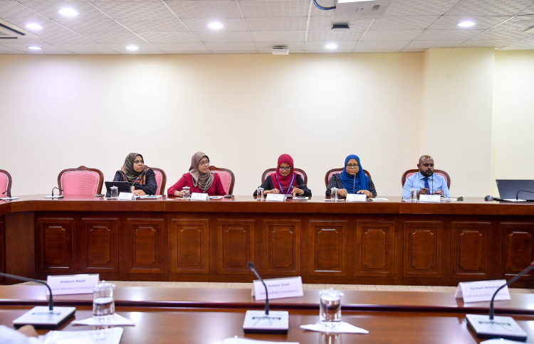 މީޑިއާ ކައުންސިލާއި ބްރޯޑްކޮމް އެއްކޮށްލުމާ ދެކޮޅު