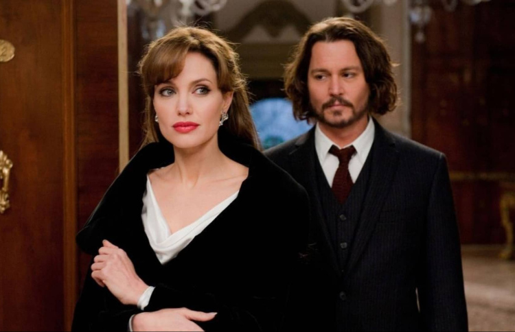 ޖޯނީ ޑެޕާއި އެންޖެލީނާ ޖޯލީގެ ސިއްރު ގުޅުމެއް އޮވޭ