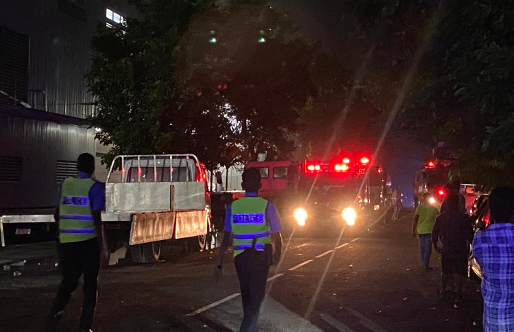 ހުޅުމާލޭ އެންސިސް ގުދަނުގައި އަލިފާން ރޯވެއްޖެ