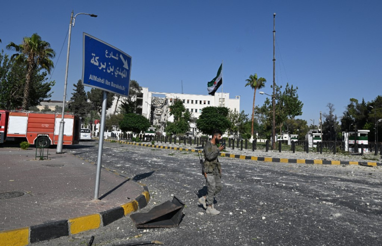 އިޒްރޭލުން ސީރިއާ ސިފައިންގެ މަރުކަޒަށް ބޮން އަޅައިފި