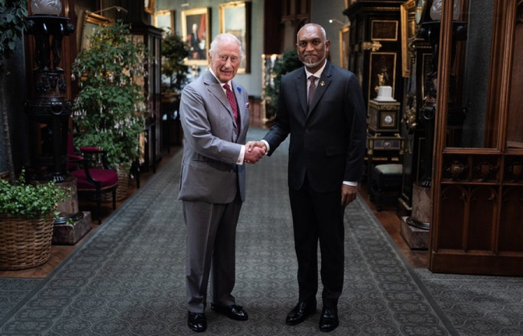 ރައީސް މުއިއްޒު އިނގިރޭސި ވިލާތަށް