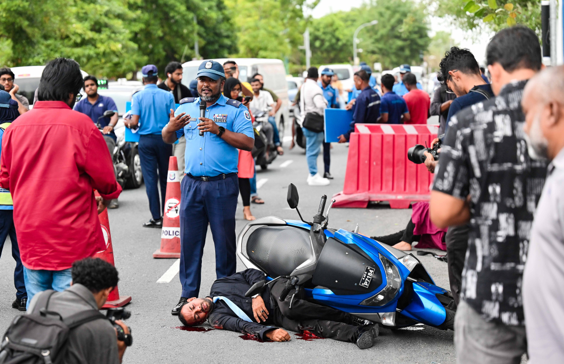 މާލޭގައި ނުރައްކާތެރި އެކްސިޑެންޓްތައް އިތުރުވާތީ އާންމު ރައްޔިތުން ހޭލުންތެރިކުރުމަށް ޓްރެފިކް ޕޮލިހުން ހިންގި ސިނާރިއޯ ބޭސްޑް އެކްސައިޒް. ..-- ފޮޓޯ: ނިޝާން އަލީ | މިހާރު