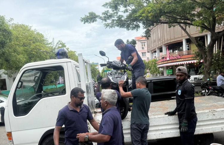 މަނާ ތަންތަނުގައި ޕާކުކުރާ ވެހިކަލްތައް ޓޯކުރަނީ