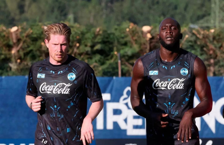 ނަޕޯލީގައި ޑިބްރޮއިނާގެ ތަރުޖަމާނަކީ ލުކާކޫ