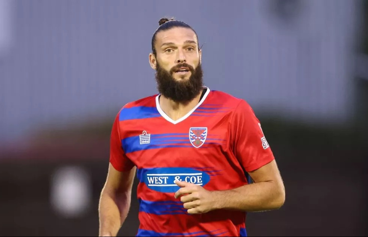 ފައިސާއަށް ވުރެ ކެރޯލް އަށް މުހިއްމީ ފުޓްބޯޅަ ލޯބި