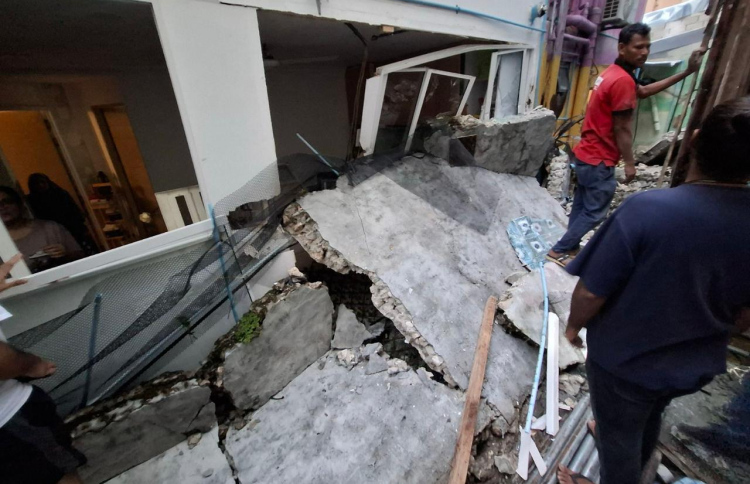 ގެއެއްގެ ތެރެއަށް ފާރެއް ވެއްޓި ބޮޑު ގެއްލުމެއް