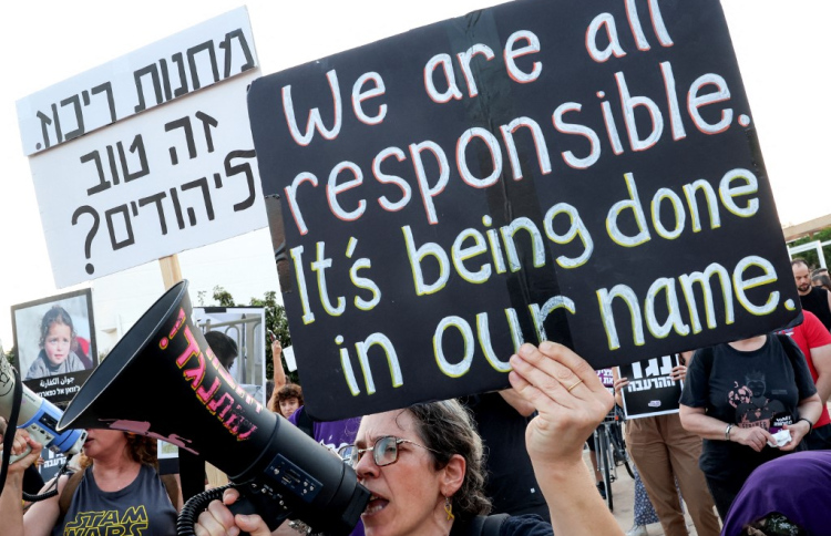 އިޒްރޭލުގެ ކުރީގެ އޮފިޝަލުން އެދެނީ ހަމަލާތައް ހުއްޓަން