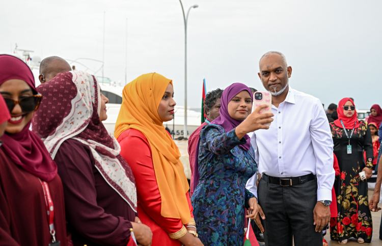 "ހުރަސްތަކާއެކު ވެސް ރައްޔިތުންނާ އެކު ދާނީ ކުރިއަށް"