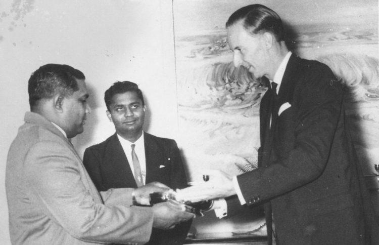 ނާސިރު: އަބަދުވެސް މިނިވަންކަން ހޯދުމުގެ ފިކުރުގައި