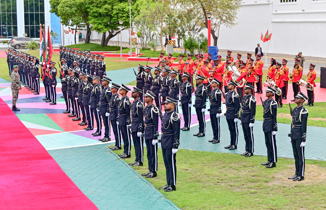 އިންޑިއާގެ ބޮޑުވަޒީރު ނަރެންދުރަ މޯދީއަށް މާލެއިން ރަސްމީ އިއްޒަތުގައި މަރުހަބާ ދެންނެވުމަށް ސިފައިން ތައްޔާރުވަނީ -- ފޮޓޯ: ނިޝާން އަލީ | މިހާރު