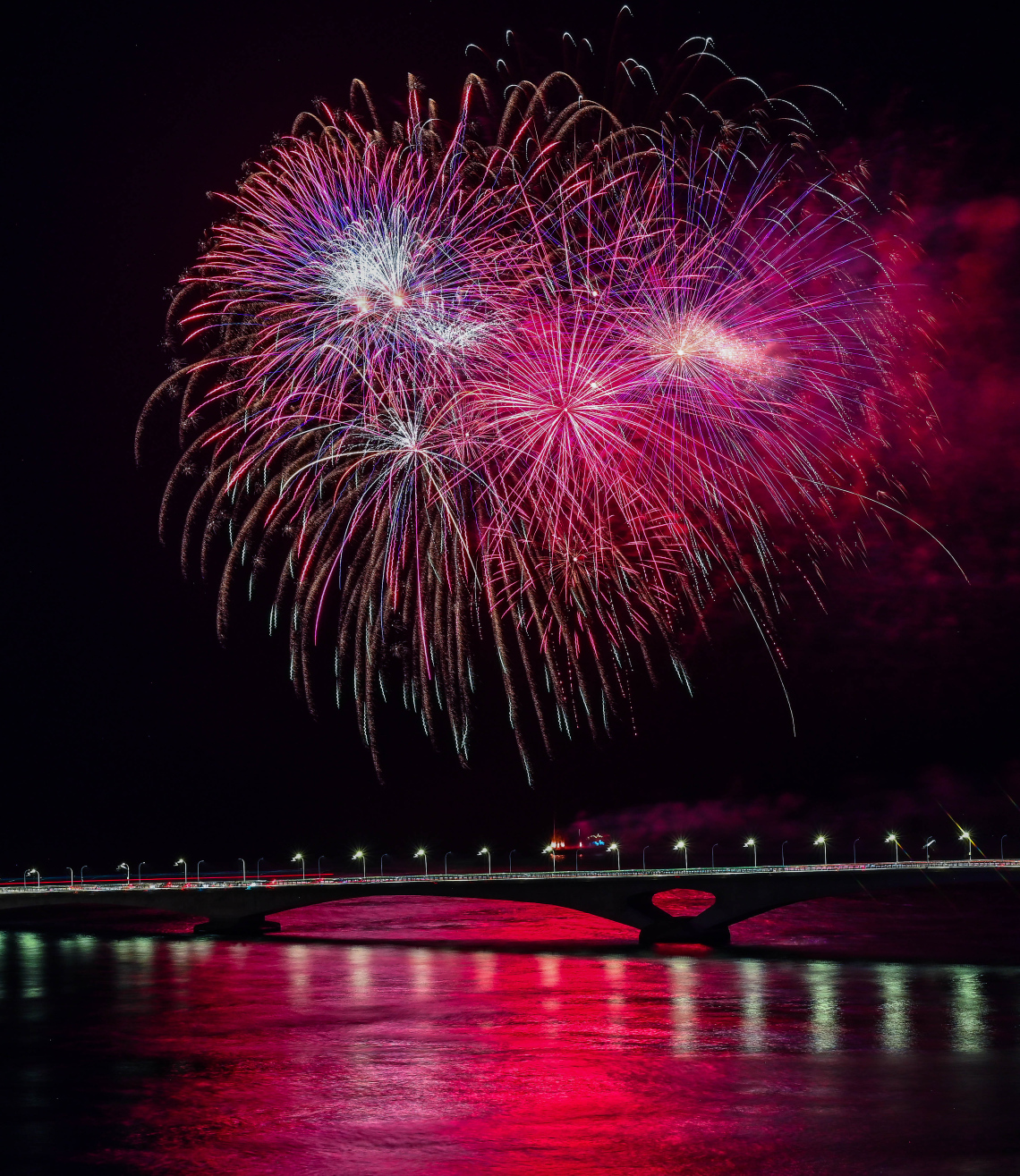 ވެލާނާ އިންޓަނޭޝަނަލް އެއާޕޯޓުގެ އާ ޓާމިނަލް ހުޅުވުމުގެ އުފަލުގައި އެއާޕޯޓް ކައިރީގައި މިރޭ ހަވާ އަރުވަނީ.---ފޮޓޯ: ނިޝާން އަލީ| މިހާރު