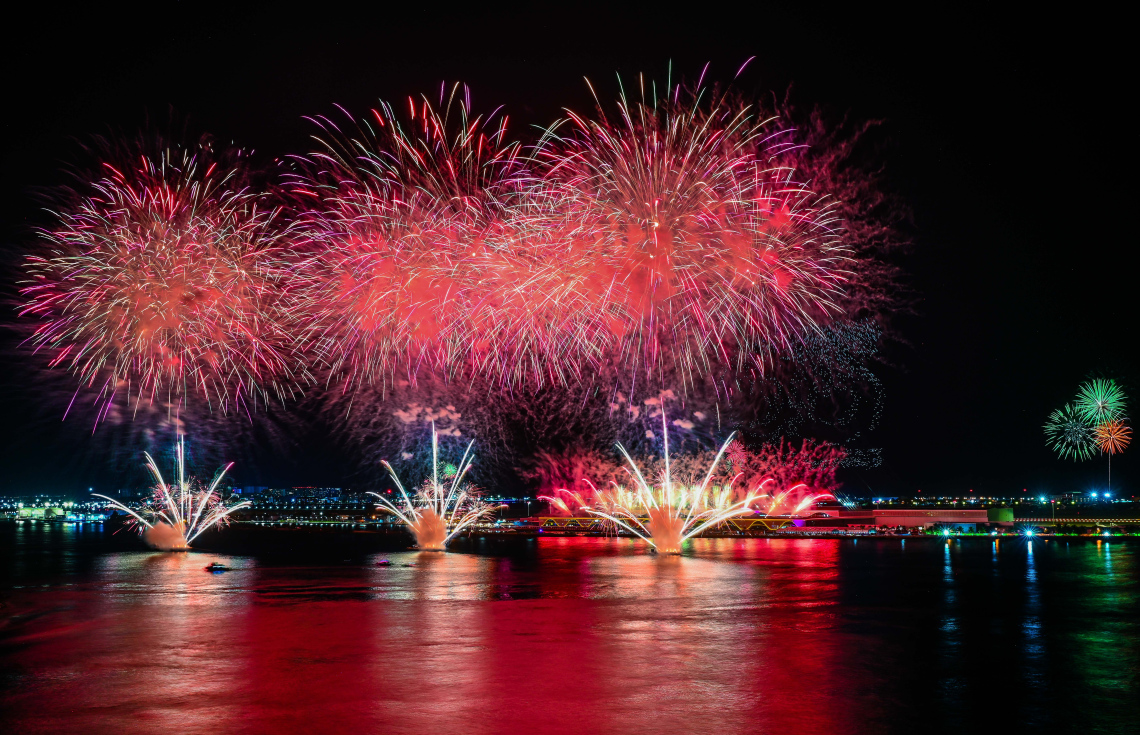 ވެލާނާ އިންޓަނޭޝަނަލް އެއާޕޯޓުގެ އާ ޓާމިނަލް ހުޅުވުމުގެ އުފަލުގައި އެއާޕޯޓް ކައިރީގައި މިރޭ ހަވާ އަރުވަނީ.---ފޮޓޯ: ނިޝާން އަލީ| މިހާރު