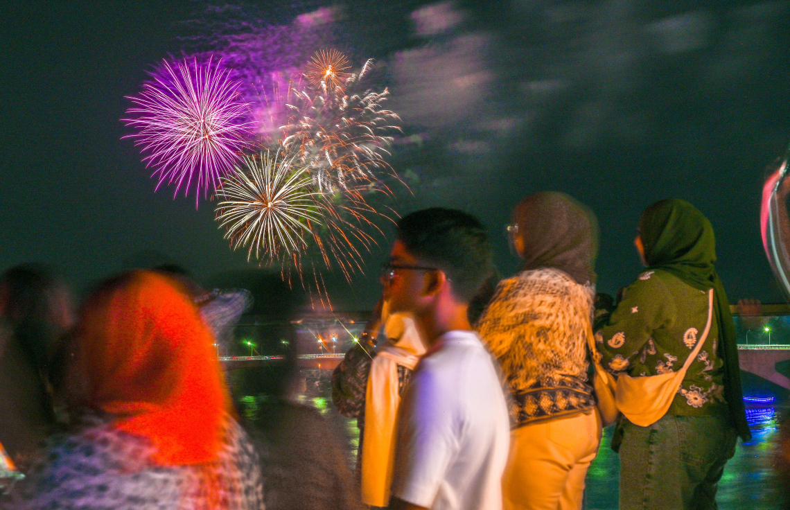 ވެލާނާ އިންޓަނޭޝަނަލް އެއާޕޯޓުގެ އާ ޓާމިނަލް ހުޅުވުމުގެ އުފަލުގައި އެއާޕޯޓް ކައިރީގައި މިރޭ ހަވާ އަރުވަނީ.---ފޮޓޯ: ނިޝާން އަލީ| މިހާރު