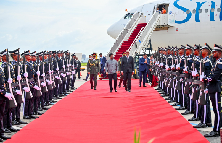 ލަންކާގެ ރައީސް ޑިސަނަޔަކެ ރާއްޖެއަށް ވަޑައިގެންފި