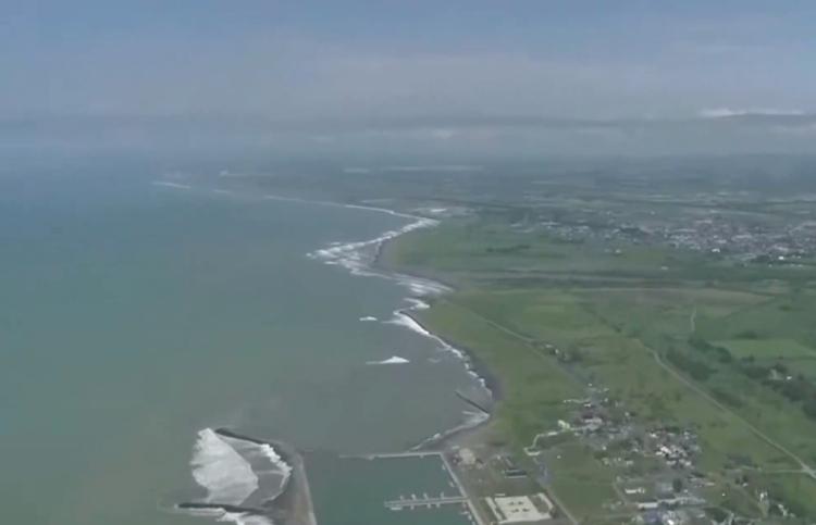 ބާރުގަދަ ބިންހެލުމަށް ފަހު ސުނާމީ އަރަނީ