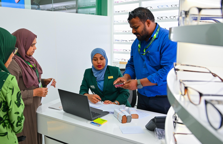 ސަރުކާރުގެ އައިނު ފިހާރައިން 100 އެއްހާ އައިނު