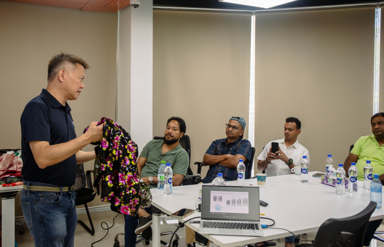 އިލެކްޓްރޮލަކްސް ޕްރޮފެޝަނަލްއާ ގުޅިގެން ވޯކްޝޮޕެއް