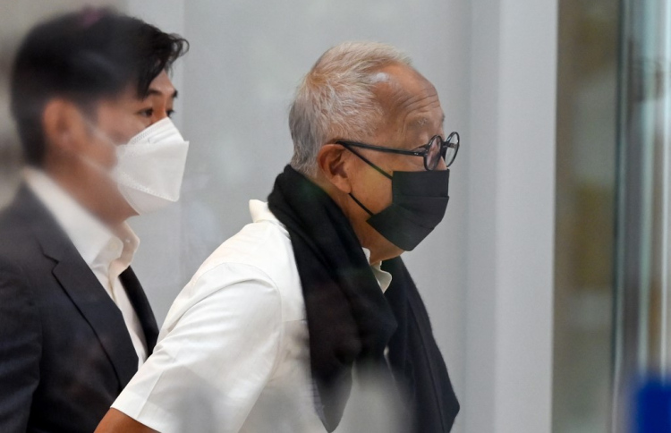 ބިލިއަނަރު އޮންގް ޖަލަކަށްނުލި، އައީ ޖޫރިމަނާއެއް