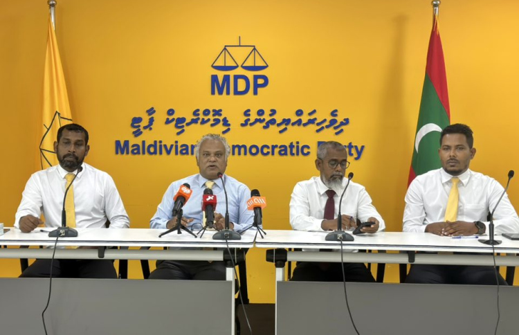 "ކައުންސިލަރުންނަށް ޖެހޭނީ މުސާރަ ނަގައިގެން ތިބެން"