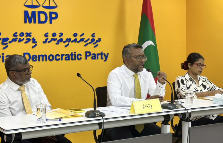 ކައުންސިލްތަކާ ގުޅޭ ބިލު ތަސްދީގު ނުކުރަން ގޮވާލައިފި